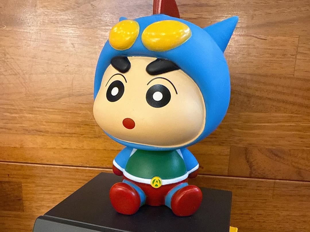 Shinchan Action Kamen Bobblehead 12cm