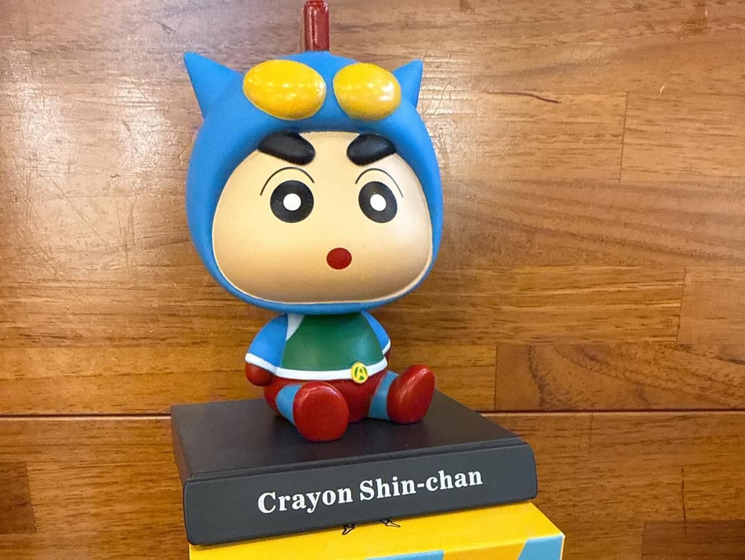 Shinchan Action Kamen Bobblehead 12cm
