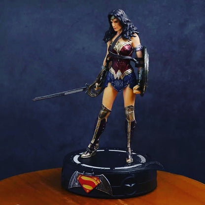 Wonder Woman 20cm Led Base Figure ( Blister+Box ) - DC