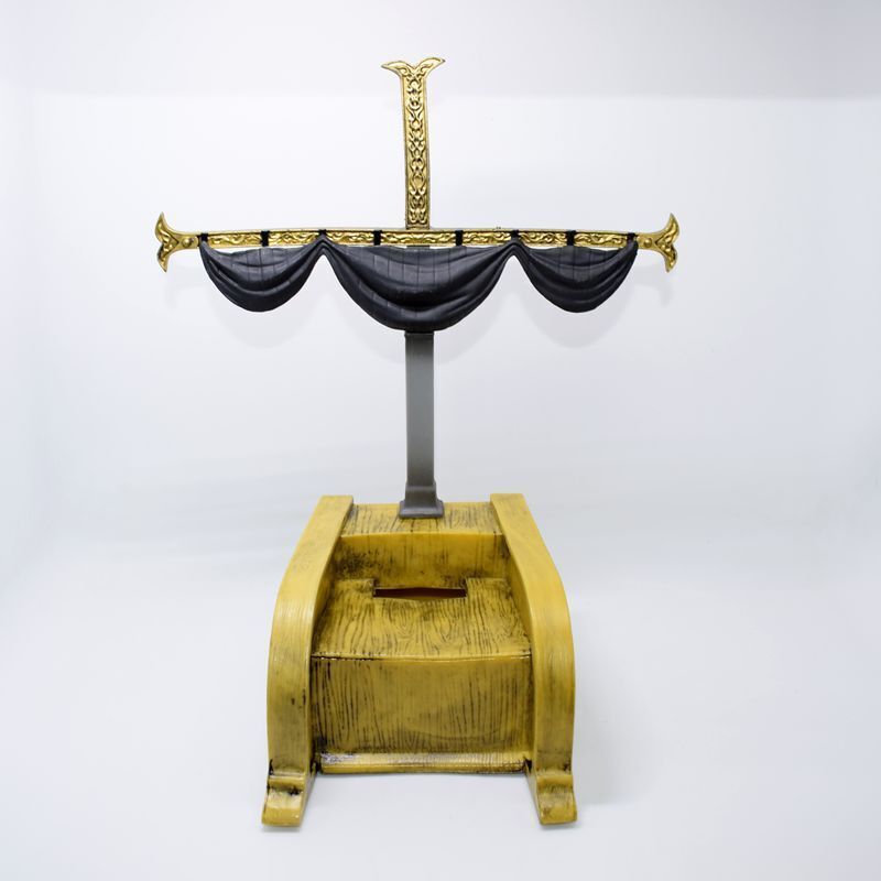 Mihawk Sitting On Throne Sail 32cm Action Figure - One Piece