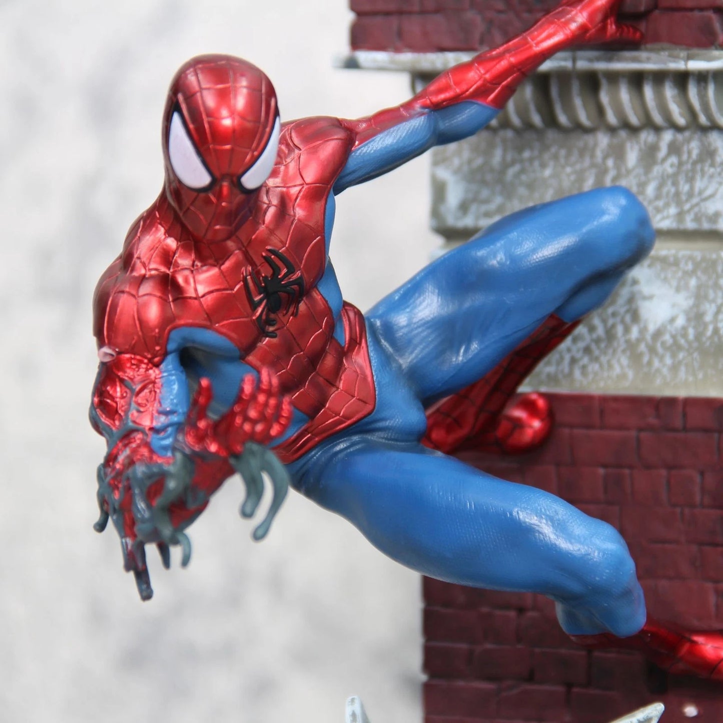 Spiderman: Far From Home 27cm Action Figure - Marvel