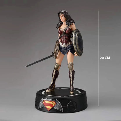 Wonder Woman 20cm Led Base Figure ( Blister+Box ) - DC